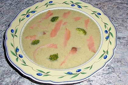 Broccolicremesuppe mit Räucherlachs 5