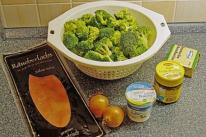 Broccolicremesuppe mit Räucherlachs 6