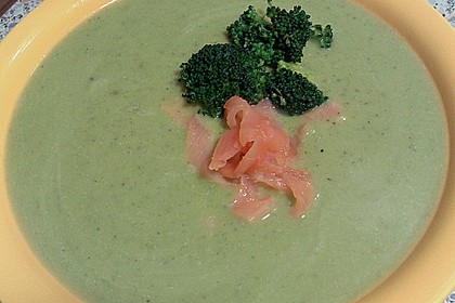 Broccolicremesuppe mit Räucherlachs 4