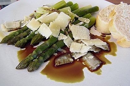 Gr&uuml;ner Spargel mit K&uuml;rbiskern&ouml;l 6