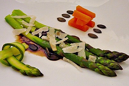 Gr&uuml;ner Spargel mit K&uuml;rbiskern&ouml;l 8