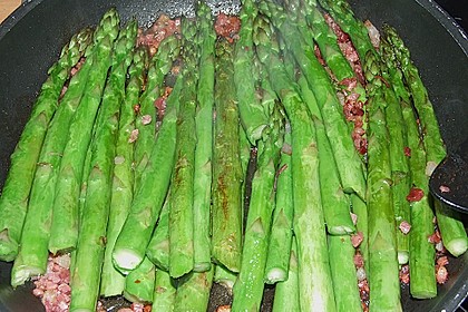 Gr&uuml;ner Spargel mit K&uuml;rbiskern&ouml;l 9