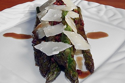 Gr&uuml;ner Spargel mit K&uuml;rbiskern&ouml;l 10