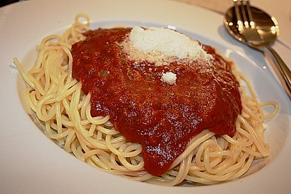 Spagetti mit Tomatensauce und Parmesan 3