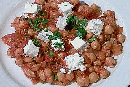 Kichererbsen mit roten Zwiebeln und Fetak&auml;se