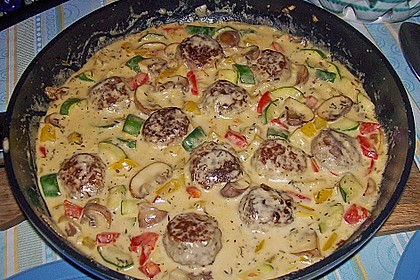 Makkaroni mit Hackb&auml;llchen-Ragout