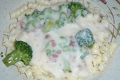 Makkaroni in Broccoli-Schinken-Soße 4