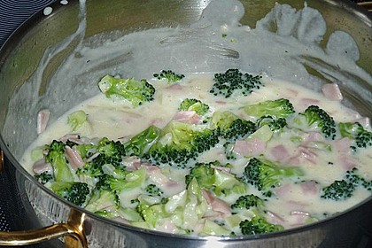 Makkaroni in Broccoli-Schinken-Soße 5