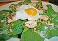 Spinatsalat mit Joghurt-B&auml;rlauch-Dressing und H&auml;hnchenbrust