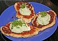 Topinambur-Puffer mit Avocadocreme