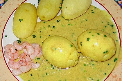 Eier in Kr&auml;uter-Senfso&szlig;e