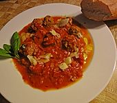 Hackkl&ouml;&szlig;e in Tomatenso&szlig;e (Bild)