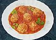 Hackkl&ouml;&szlig;e in Tomatenso&szlig;e