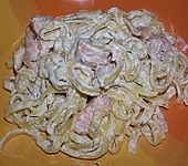 Gebratener Lachs auf Tagliatelle (Bild)