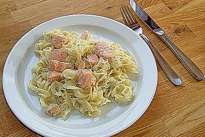 Gebratener Lachs auf Tagliatelle