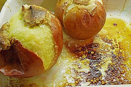 Marzipan-Bratäpfel mit Vanillinsoße 5
