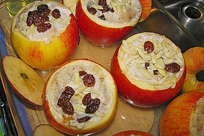 Marzipan-Bratäpfel mit Vanillinsoße 1