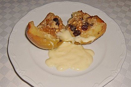 Marzipan-Bratäpfel mit Vanillinsoße 7