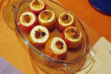 Marzipan-Bratäpfel mit Vanillinsoße 4
