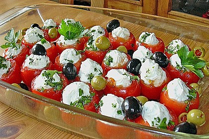 Gef&uuml;llte Tomaten mit Schafsk&auml;secreme