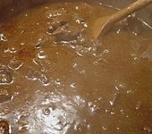 Hirschgulasch mit Preiselbeeren und Haselnusssp&auml;tzle (Bild)