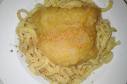 Bröselnudeln mit Apfelmus 11