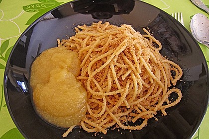 Bröselnudeln mit Apfelmus 1