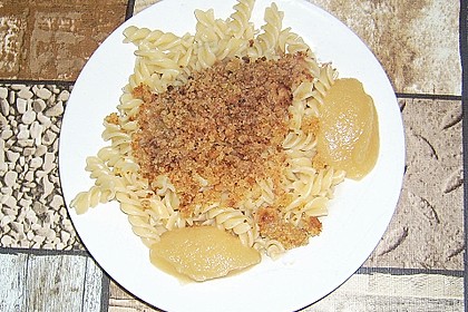 Bröselnudeln mit Apfelmus 8