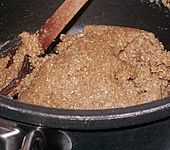 Gem&uuml;sebr&uuml;he mit Gr&uuml;nkernkl&ouml;&szlig;chen (Bild)