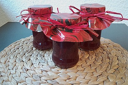 Weintrauben - Apfel - Gelee mit Rosenbl&uuml;ten
