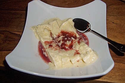 Zimtparfait mit hei&szlig;em Zwetschgenmus