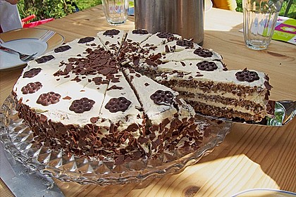Nusstorte mit feiner Buttercreme 2