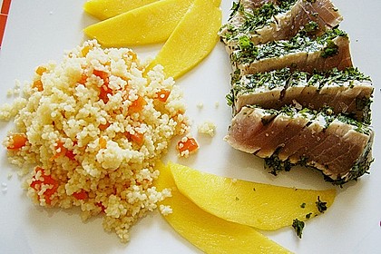 Lauwarmer Thunfisch im Kr&auml;utermantel