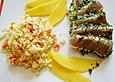 Lauwarmer Thunfisch im Kr&auml;utermantel