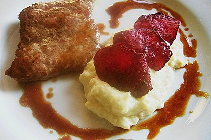 Rumpsteak mit Petersilienwurzelp&uuml;ree und Rote Bete - Chips