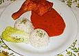 H&auml;hnchenkeulen auf Tomatenso&szlig;e und Reis