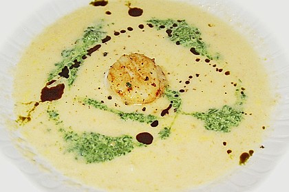 Petersilienwurzel - Suppe mit Spinatschaum, Jakobsmuscheln und frittiertem Spinat 2
