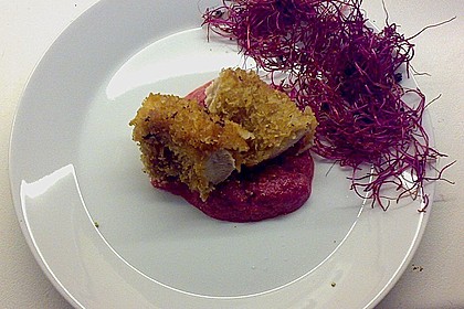 Knuspriges Kaninchenfilet auf Rote Bete - P&uuml;ree und Schwarzwurzel - Salat 1
