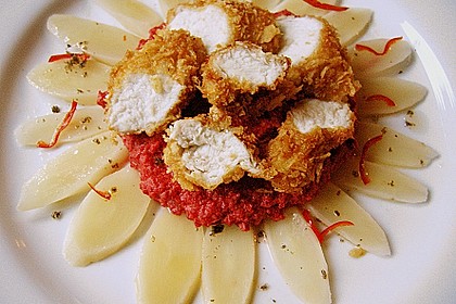 Knuspriges Kaninchenfilet auf Rote Bete - P&uuml;ree und Schwarzwurzel - Salat