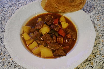 Pörkölt - Ungarisches Gulasch 10