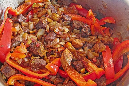 Pörkölt - Ungarisches Gulasch 5