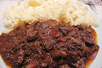 Pörkölt - Ungarisches Gulasch 6