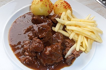 Pörkölt - Ungarisches Gulasch