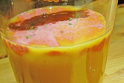 K&uuml;rbis - Kokosnuss - S&uuml;ppchen mit Rote Bete - Schaum