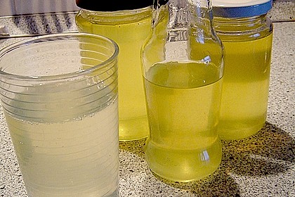 Chrissis Zitronensirup – Grundstoff für Zitronenlimonade 8