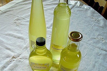 Chrissis Zitronensirup – Grundstoff für Zitronenlimonade 10
