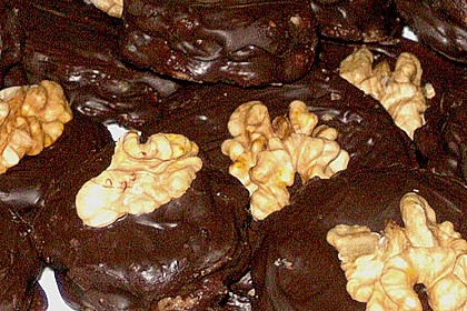 Walnuss - Marzipan - Pl&auml;tzchen