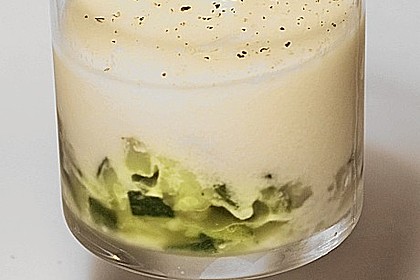 Zucchinikaviar mit Parmesancreme 24