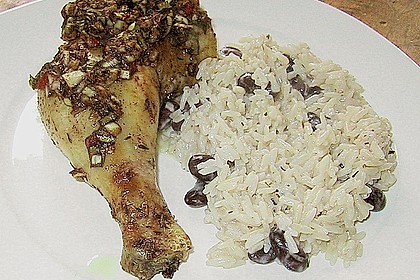 H&auml;hnchenschenkel auf pikant - karibische Art mit Kidneybohnenreis