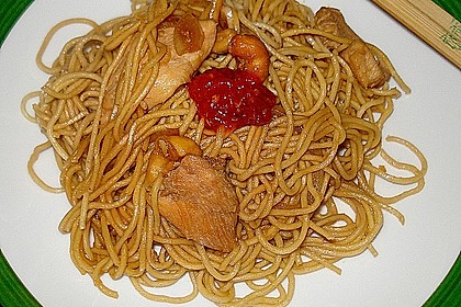 Chinesisches H&uuml;hnerfleisch mit Cashewn&uuml;ssen